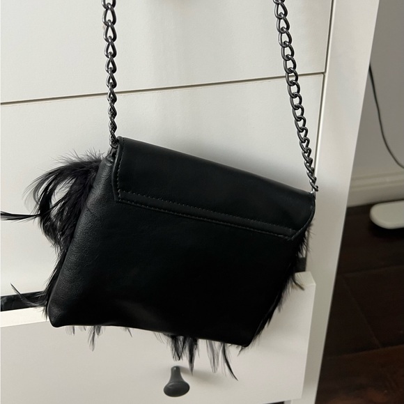 Express Black Feathery Flapper Style Purse 🖤🪽 - Picture 2 of 4